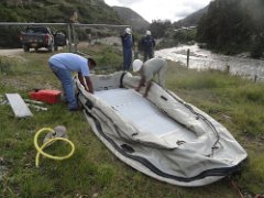 Inflando el Bote previo a la Batimetría - 2015